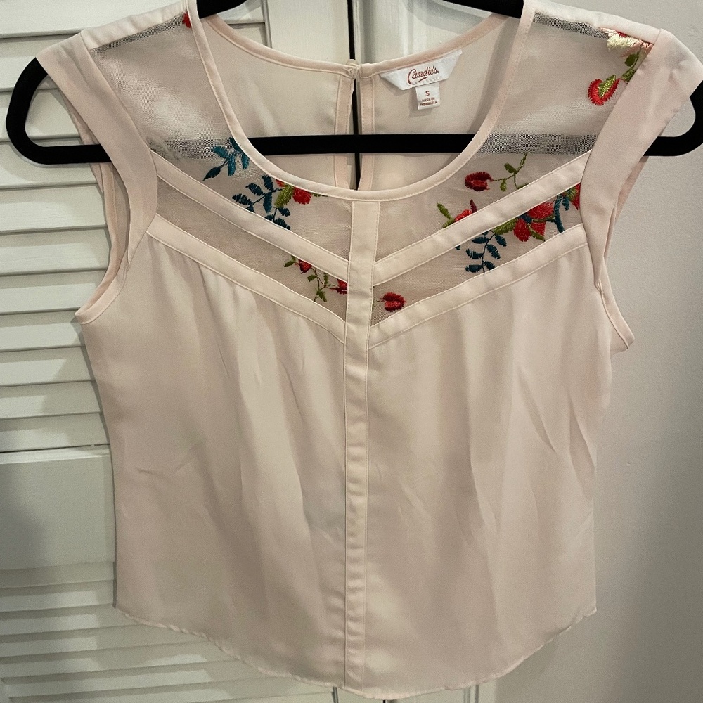 Candie’s, Small, Light Pink w/ Floral embroidery, Sleeveless Blouse